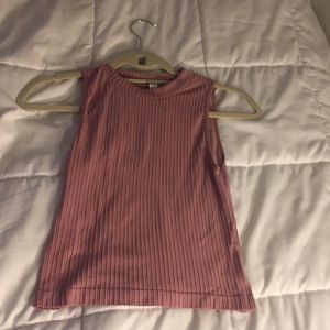 Casual light pink crop top